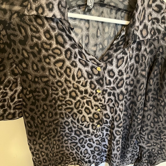 Cheetah sheer shirt - Picture 3 of 4